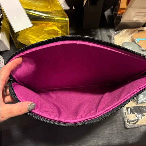 Vera Bradley laptop sleeve in the "Kauai Floral" pattern - Picture 3 of 5